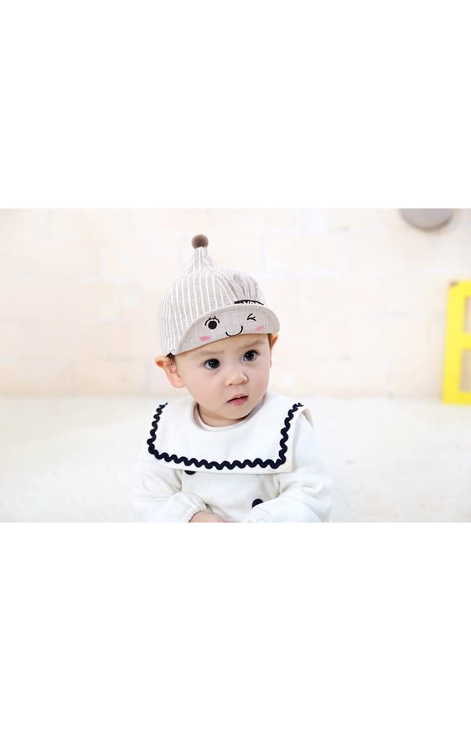 หมวกแก๊ปยอดแหลมลายทางแต่งหูกระต่ายเล็ก