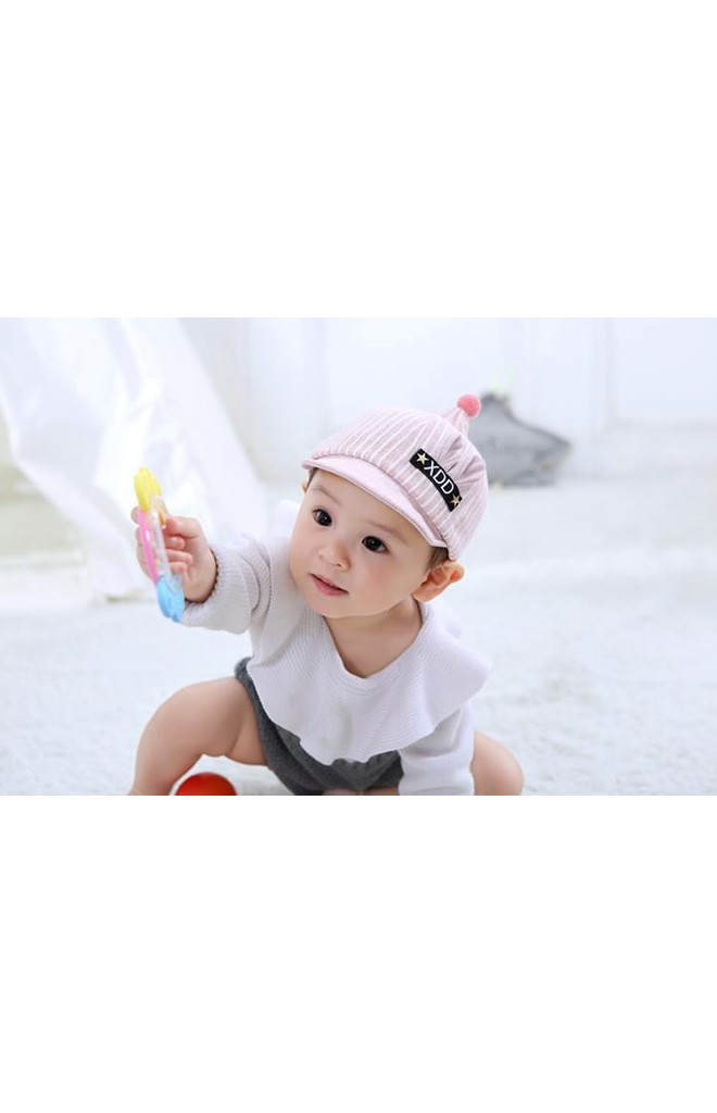 หมวกแก๊ปยอดแหลมลายทางแต่งหูกระต่ายเล็ก
