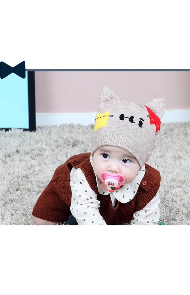 หมวกบีนนี่ลายแมว ปักอักษร Hi จาก TIANYIBEAR
