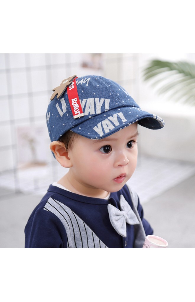 หมวกแก๊ปยีนส์เด็กลายอักษร YAY แต่งหมีน้ำตาล