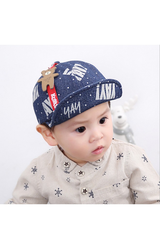 หมวกแก๊ปยีนส์เด็กลายอักษร YAY แต่งหมีน้ำตาล