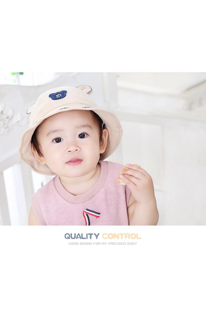 หมวกเด็กปีกรอบแต่งหน้าหมีน้อยปักอักษร D