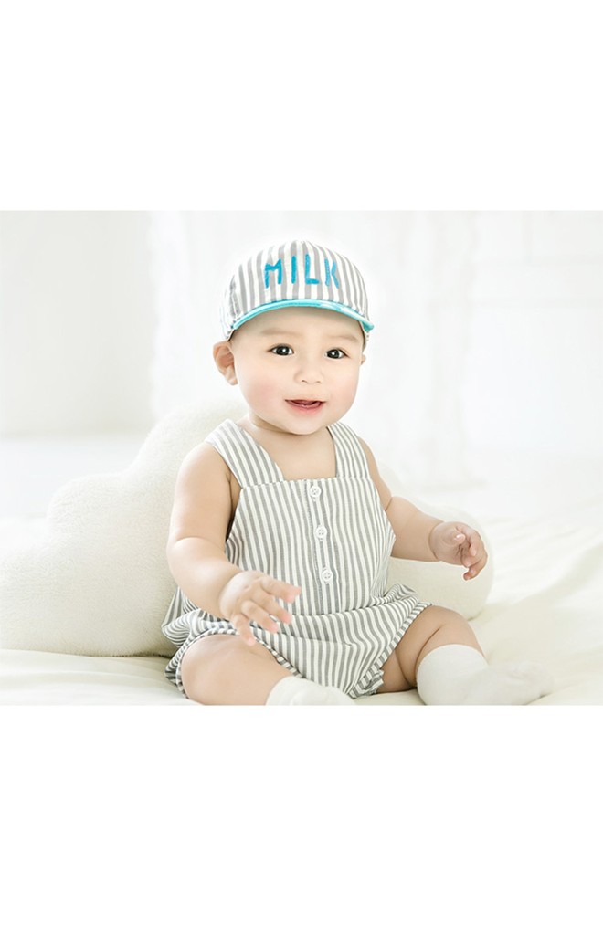 หมวกแก๊ปลายทางปักอักษร MILK ใต้ปีกหมวกสกรีนรูปเพนกวิน GZMM