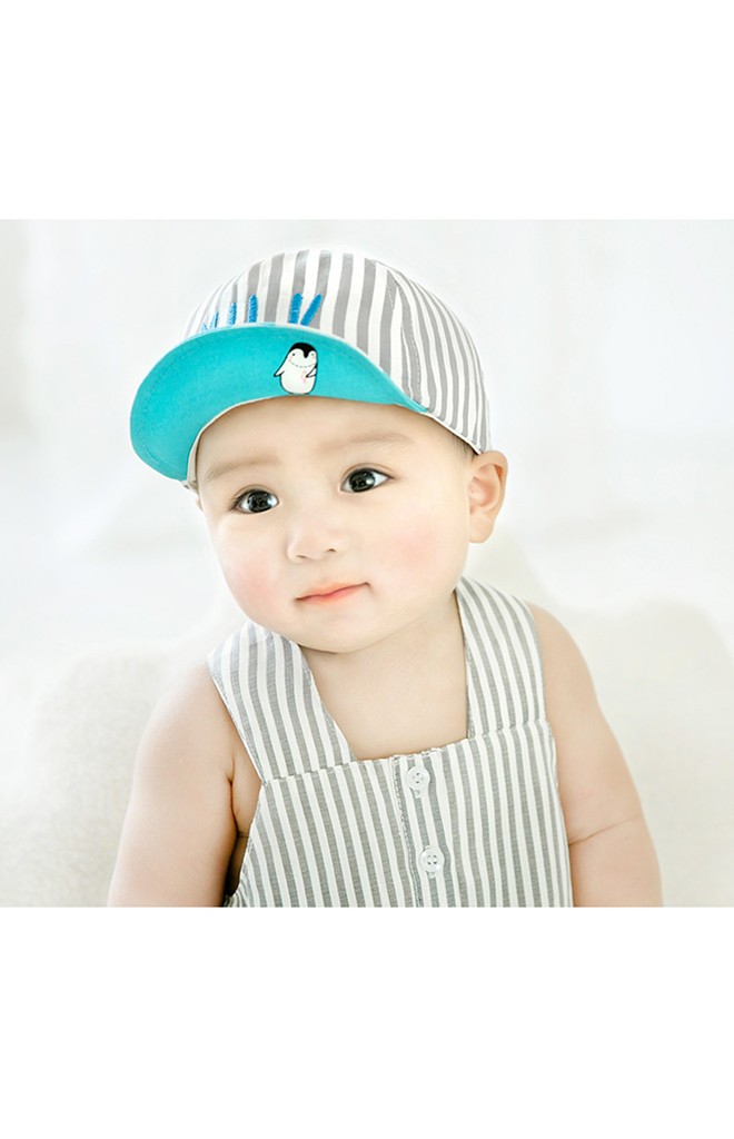 หมวกแก๊ปลายทางปักอักษร MILK ใต้ปีกหมวกสกรีนรูปเพนกวิน GZMM