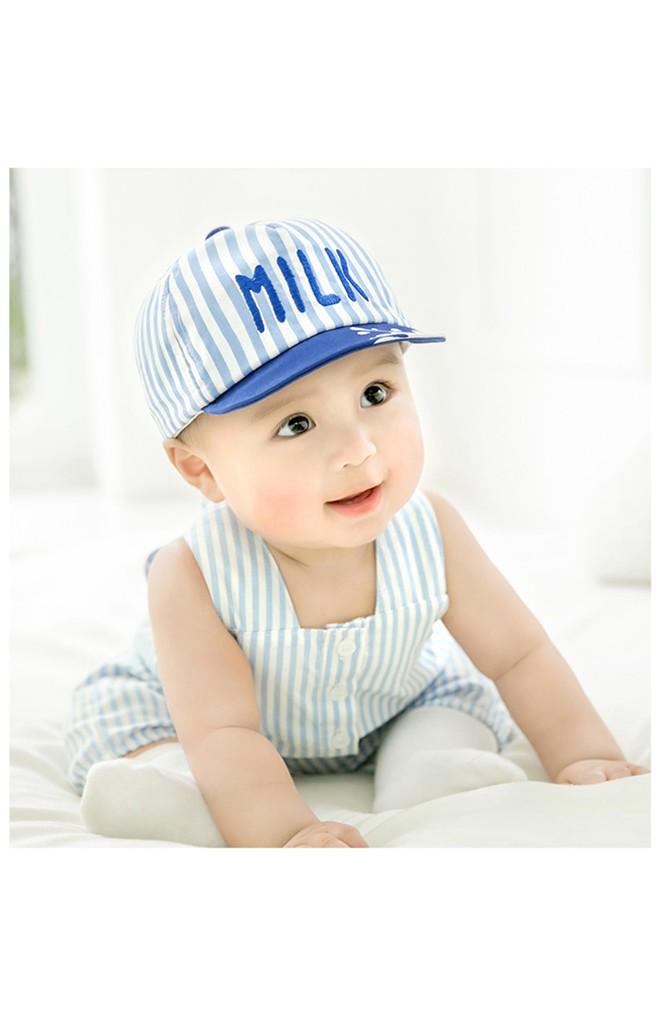 หมวกแก๊ปลายทางปักอักษร MILK ใต้ปีกหมวกสกรีนรูปเพนกวิน GZMM