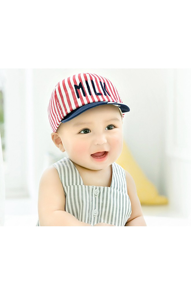 หมวกแก๊ปลายทางปักอักษร MILK ใต้ปีกหมวกสกรีนรูปเพนกวิน GZMM