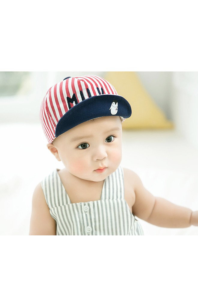 หมวกแก๊ปลายทางปักอักษร MILK ใต้ปีกหมวกสกรีนรูปเพนกวิน GZMM