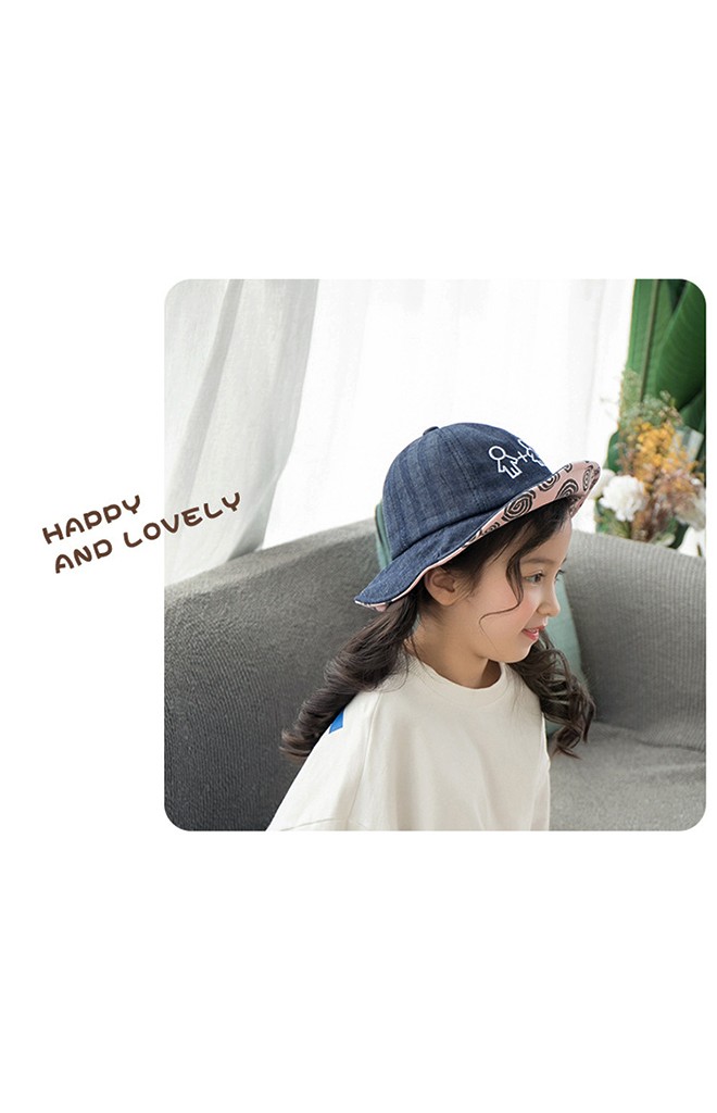หมวกยีนส์ปีกรอบปักรูปพ่อ แม่ ลูก KUKUJI