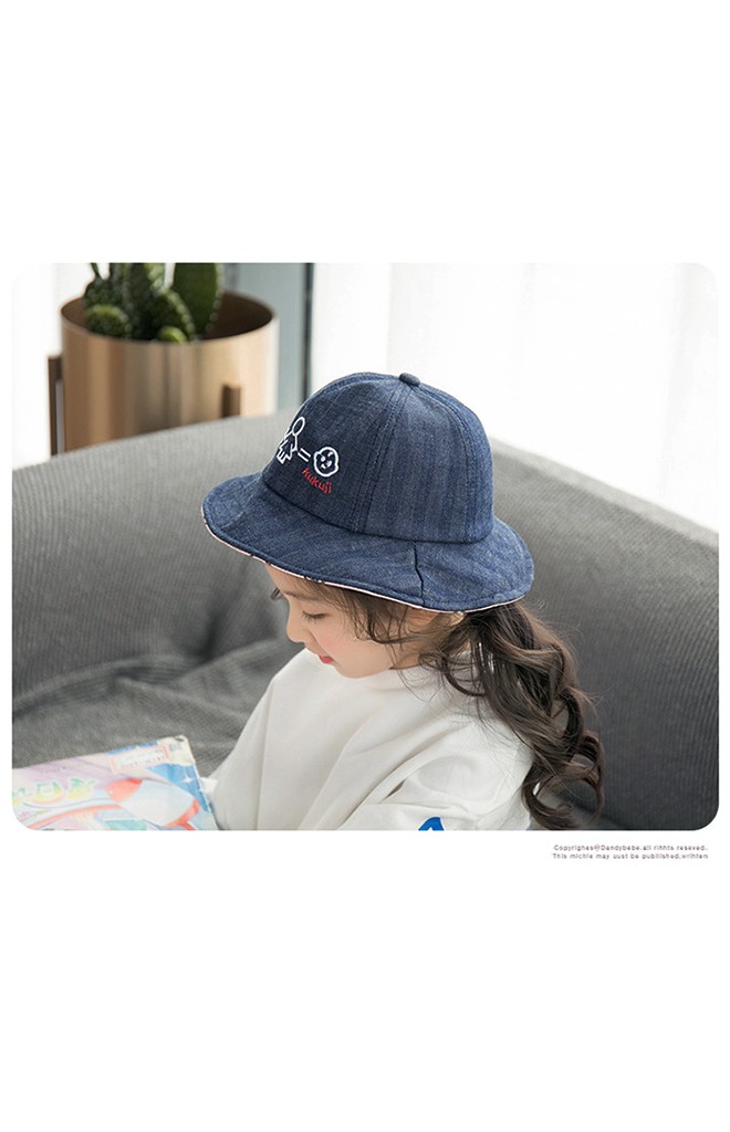 หมวกยีนส์ปีกรอบปักรูปพ่อ แม่ ลูก KUKUJI