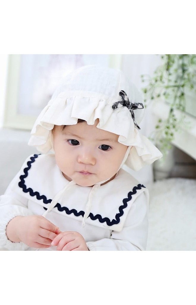 หมวกสาวน้อยผ้าฝ้ายสีครีมแต่งโบว์ลายสก๊อต
