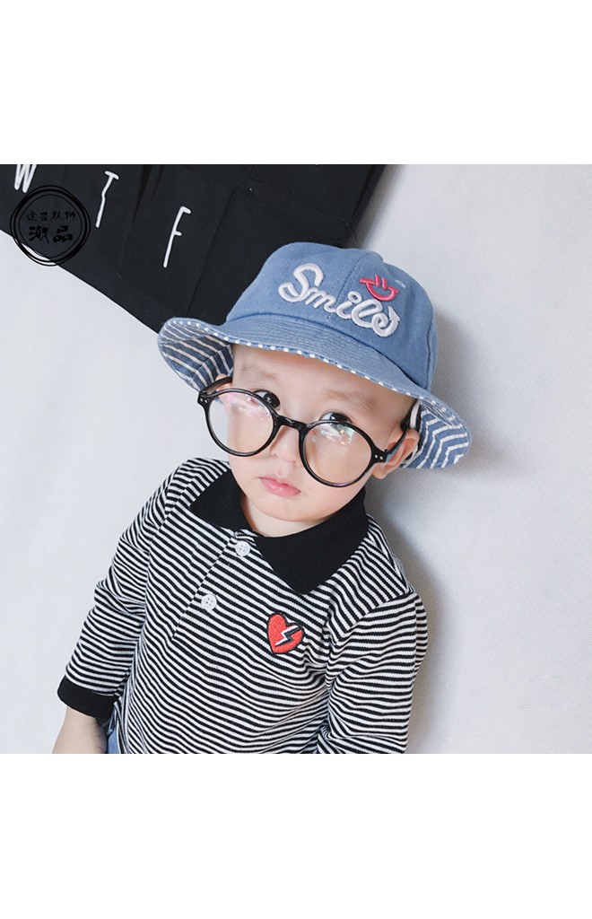 หมวกยีนส์ปีกรอบปัก Smile ใต้หมวกลายทางสกรีนรูปยิ้ม
