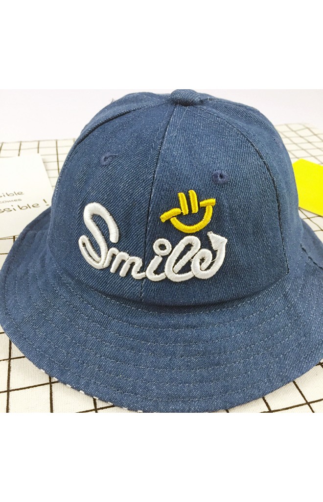 หมวกยีนส์ปีกรอบปัก Smile ใต้หมวกลายทางสกรีนรูปยิ้ม