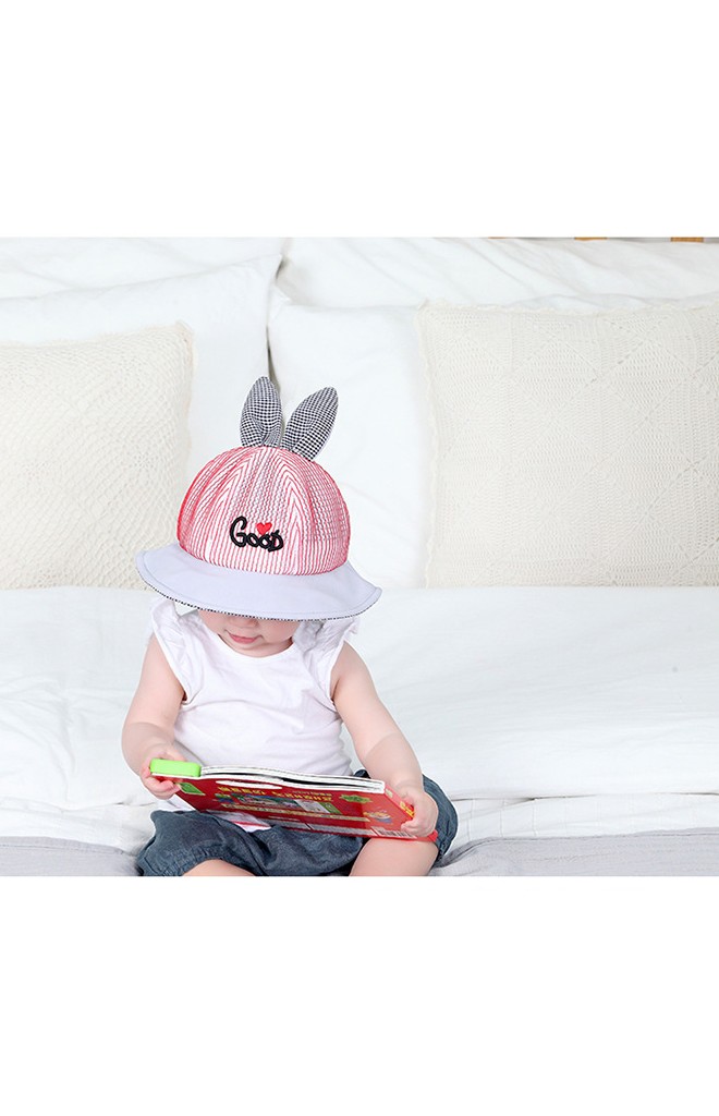หมวกบัคเก็ตผ้าตาข่ายหูกระต่าย ปักอักษร GOOD จาก KUKUJI