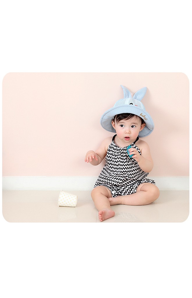 หมวกบัคเก็ตผ้าตาข่ายหูกระต่าย ปักอักษร GOOD จาก KUKUJI