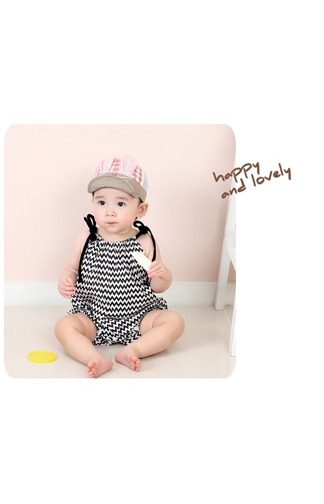 หมวกแก๊ปเด็กลายตารางแต่งหูกระต่าย ด้านหลังผ้าตาข่าย จาก KUKUJI