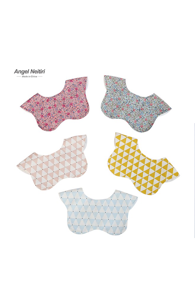 ผ้ากันเปื้อนเด็กปลายโค้งลายน่ารัก จาก Angel Neitiri
