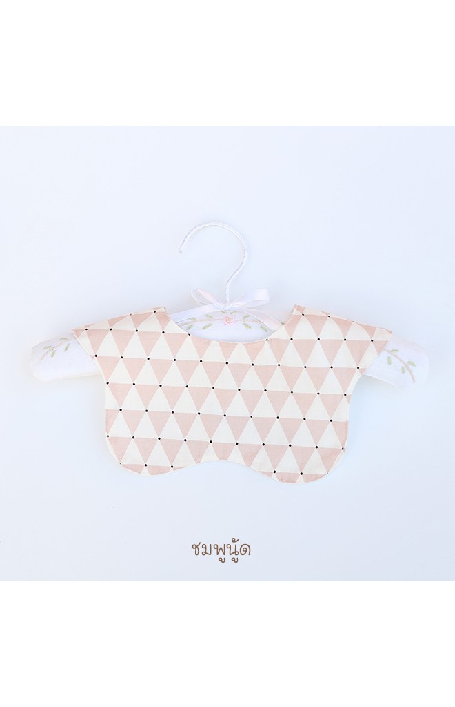 ผ้ากันเปื้อนเด็กปลายโค้งลายน่ารัก จาก Angel Neitiri