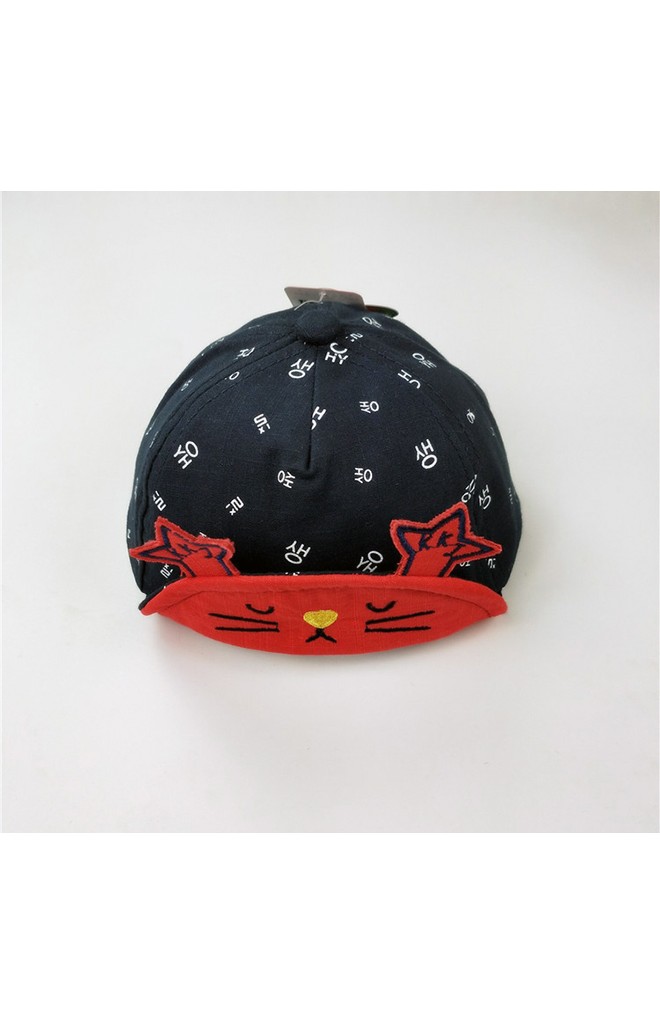 หมวกแก๊ปลายอักษร ใต้หมวกปักหน้าแมวน้อย ปีกหมวกแต่งรูปเท้า KUKUJI