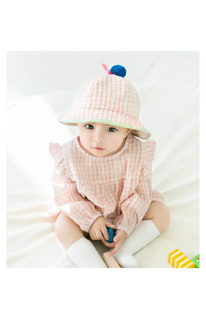 หมวกกันแดดเด็กผ้าฝ้ายลายตาราง ด้านบนแต่งปอมปอม GZMM