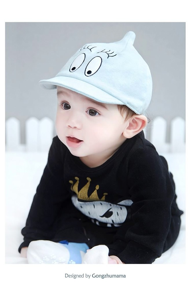 หมวกแก๊ปยอดแหลมปีกอ่อนปักตาโต จาก GZMM