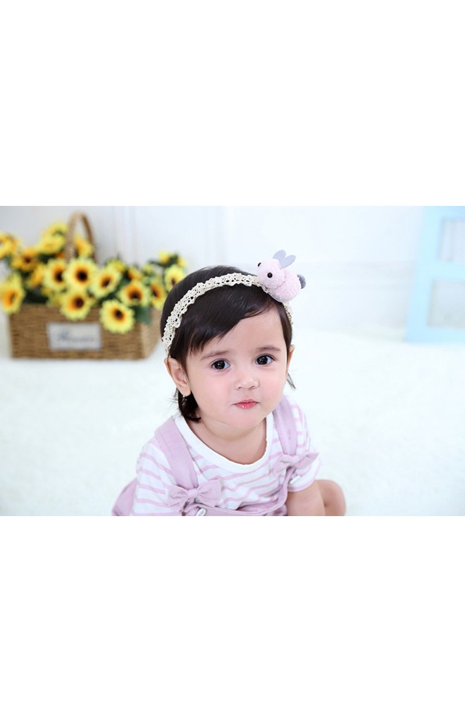 สายคาดผมแต่งตุ๊กตากระต่ายน้อย สายลูกไม้สีครีมเหลือบทอง
