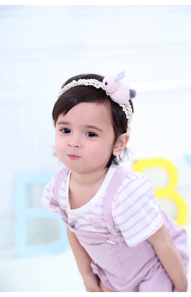 สายคาดผมแต่งตุ๊กตากระต่ายน้อย สายลูกไม้สีครีมเหลือบทอง
