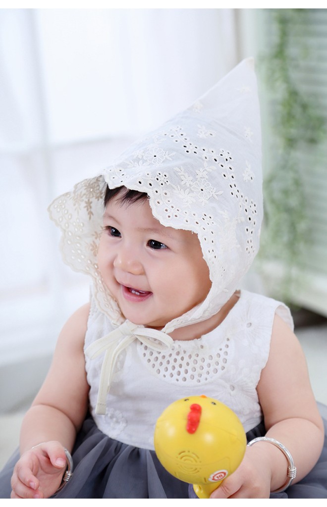 หมวกผูกคางยอดแหลมผ้าฝ้ายฉลุลาย