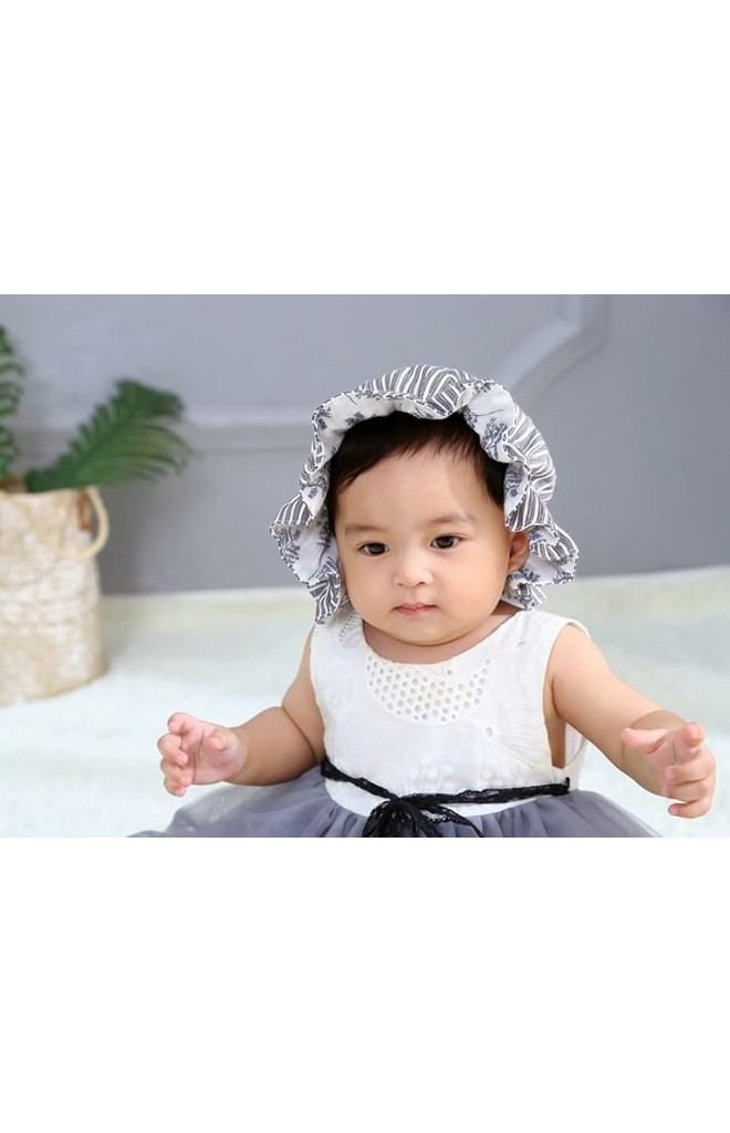หมวกสาวน้อยลายทาง ด้านในผ้าลายใบไม้