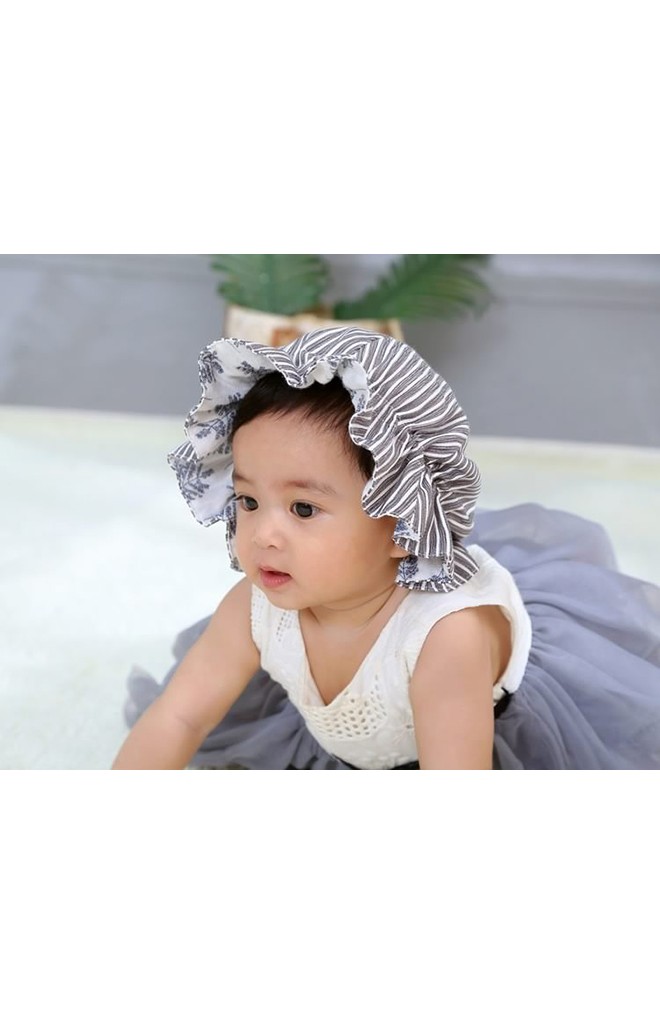 หมวกสาวน้อยลายทาง ด้านในผ้าลายใบไม้