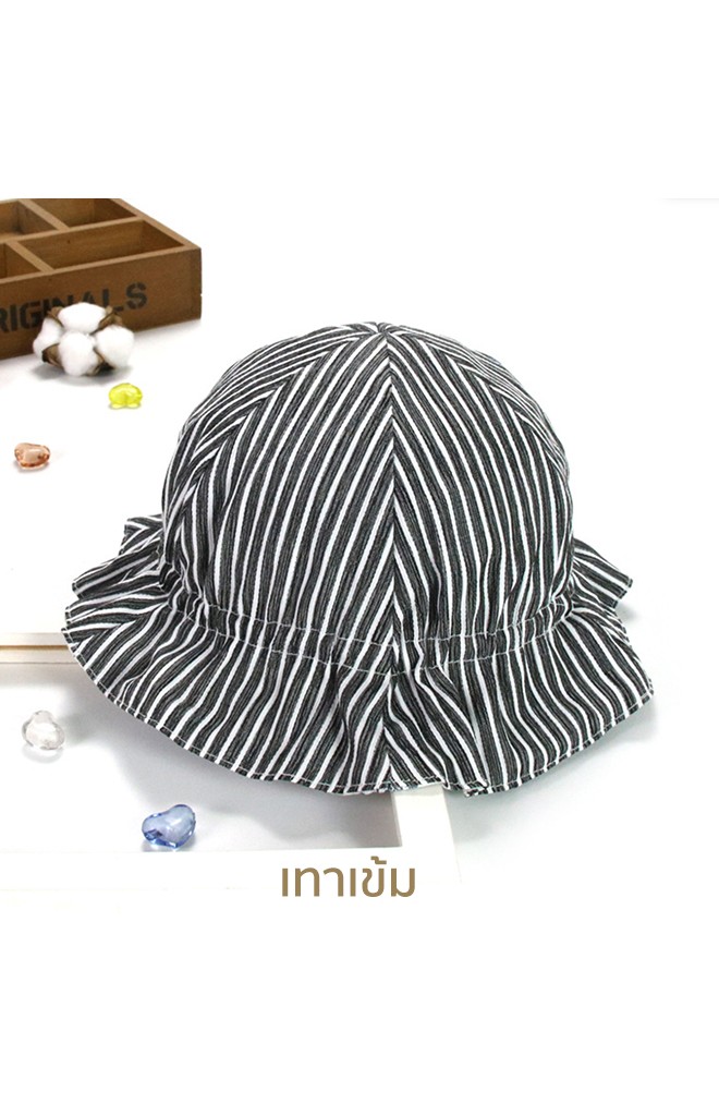 หมวกสาวน้อยลายทาง ด้านในผ้าลายใบไม้