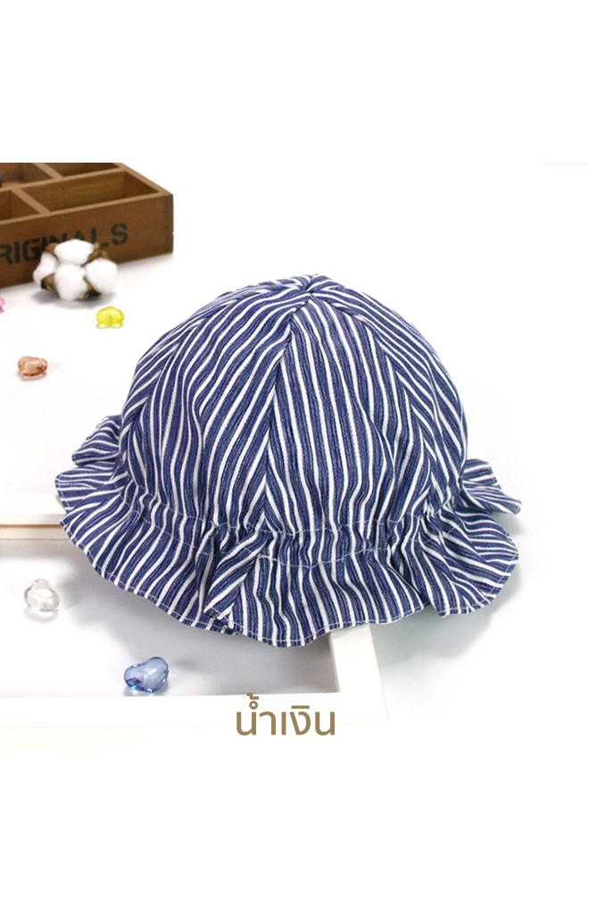 หมวกสาวน้อยลายทาง ด้านในผ้าลายใบไม้