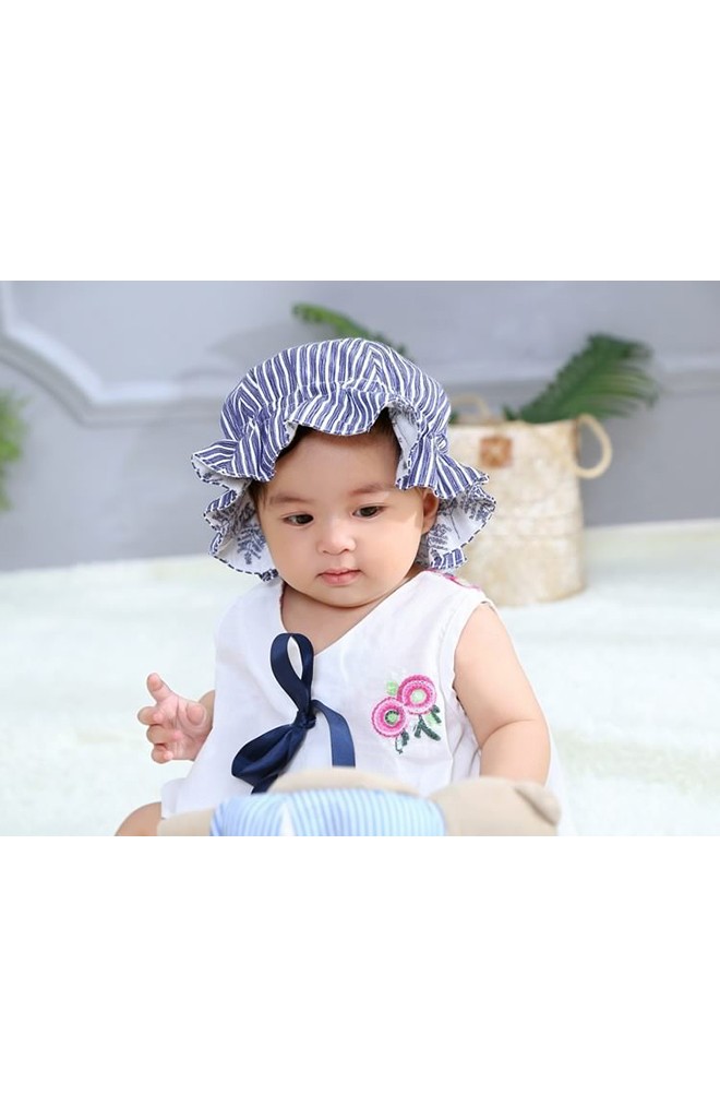 หมวกสาวน้อยลายทาง ด้านในผ้าลายใบไม้