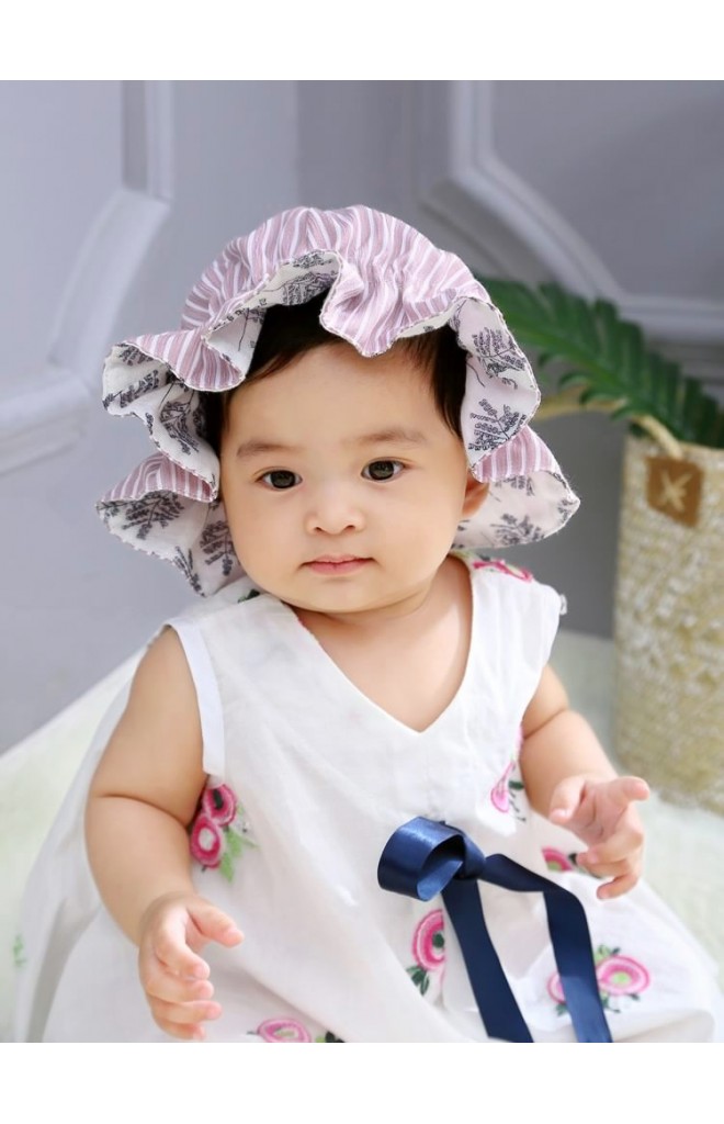 หมวกสาวน้อยลายทาง ด้านในผ้าลายใบไม้