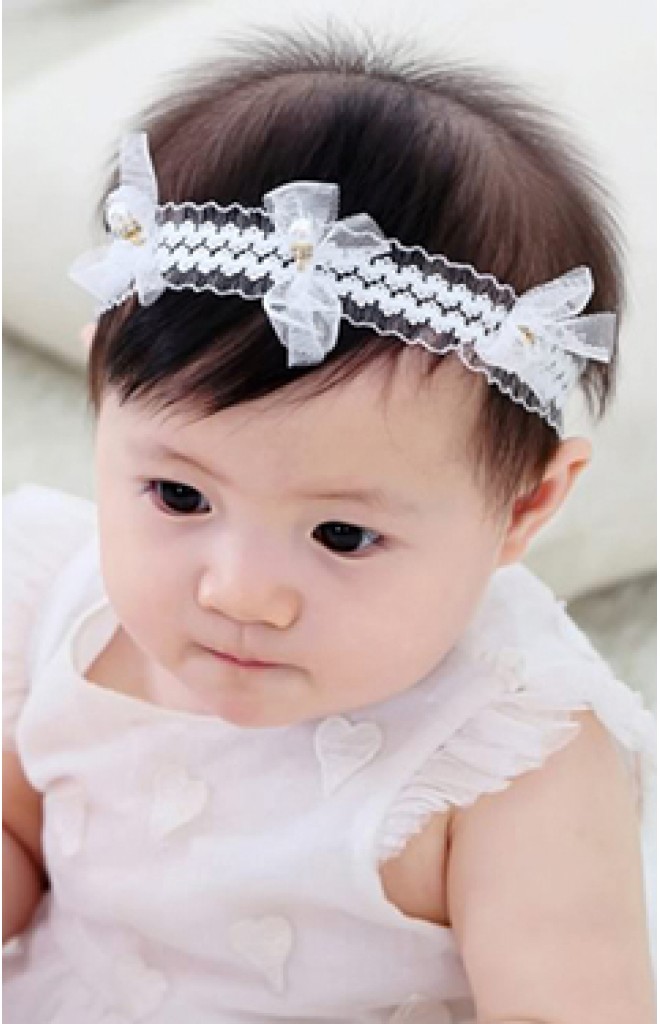 สายคาดผมลูกไม้สีขาวแต่งโบว์เล็กๆ 3 โบว์ สายคาดผมลูกไม้สีขาวแต่งโบว์เล็กๆ 3 โบว์