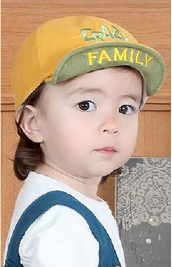 หมวกแก๊ปด้านหน้าปัก CRAZY! และใต้ปีกหมวกปัก FAMILY หมวกแก๊ปด้านหน้าปัก CRAZY! และใต้ปีกหมวกปัก FAMILY
