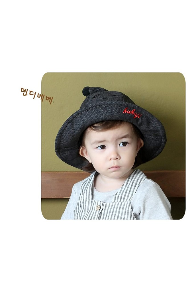 หมวกปีกกว้างยอดแหลม ปักหน้าการ์ตูน KUKUJI