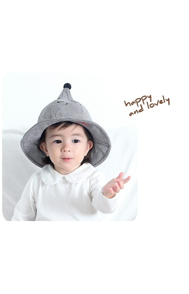 หมวกปีกกว้างยอดแหลม ปักหน้าการ์ตูน KUKUJI