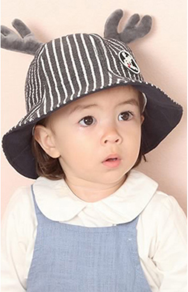 หมวกปีกรอบลายทางแต่งเขากวาง KUKUJI หมวกปีกรอบลายทางแต่งเขากวาง KUKUJI