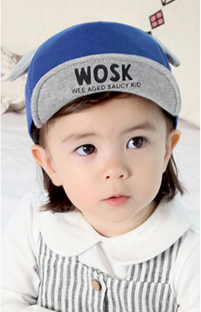 หมวกแก๊ปเด็กแต่งหู ใต้ปีกหมวกสกรีนหน้าหมีและอักษร WOSK หมวกแก๊ปเด็กแต่งหู ใต้ปีกหมวกสกรีนหน้าหมีและอักษร WOSK