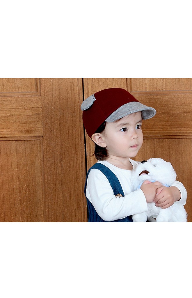 หมวกแก๊ปเด็กแต่งหู ใต้ปีกหมวกสกรีนหน้าหมีและอักษร WOSK