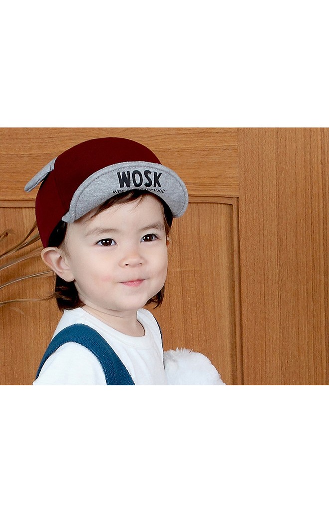 หมวกแก๊ปเด็กแต่งหู ใต้ปีกหมวกสกรีนหน้าหมีและอักษร WOSK