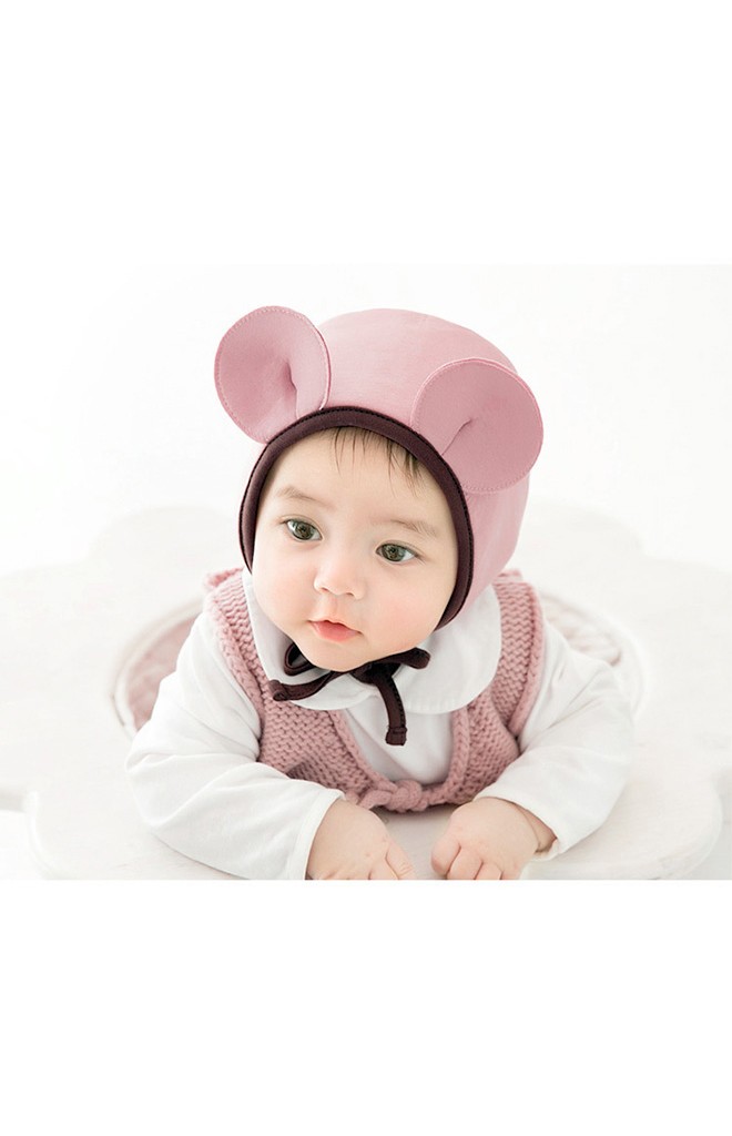 หมวกผูกคางแต่งหูกลมด้านหลังปักมิกกี้ จาก GZMM