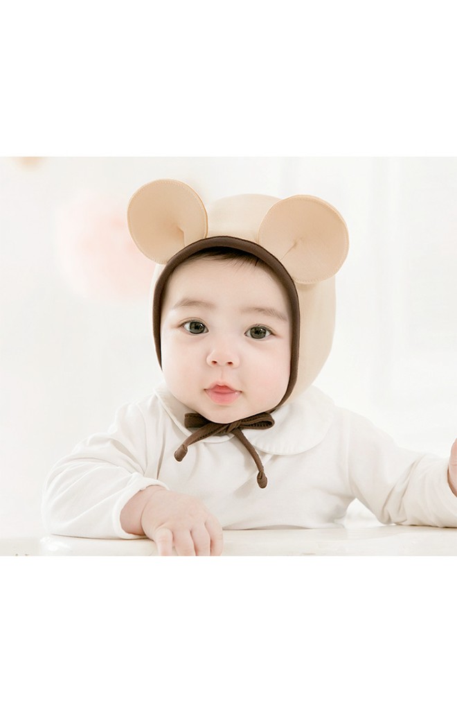 หมวกผูกคางแต่งหูกลมด้านหลังปักมิกกี้ จาก GZMM