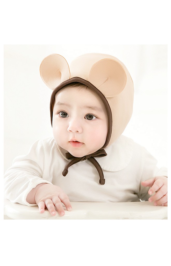 หมวกผูกคางแต่งหูกลมด้านหลังปักมิกกี้ จาก GZMM