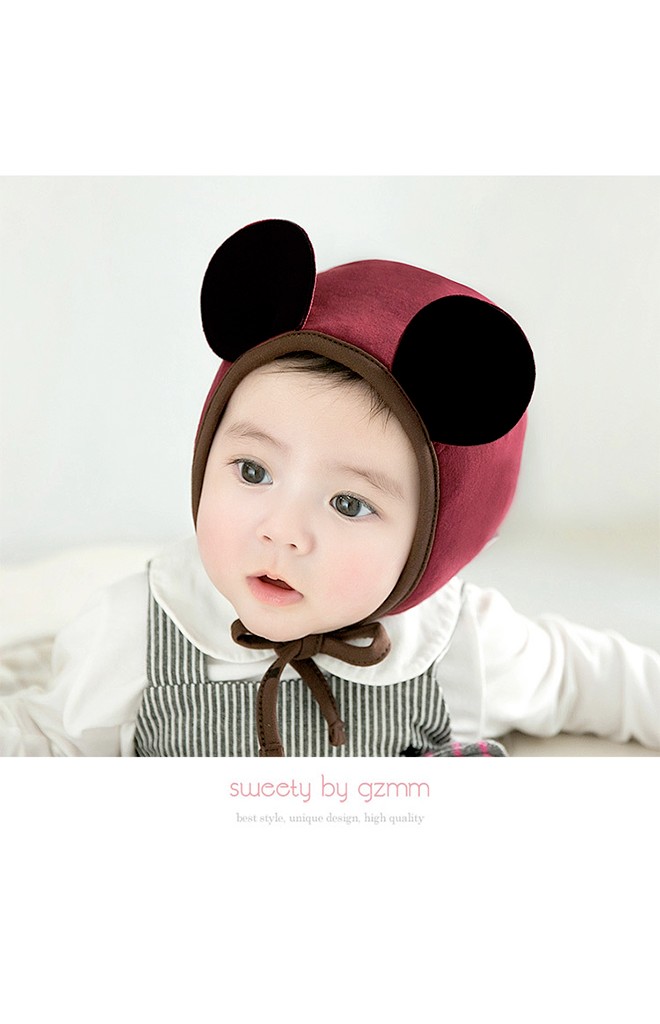 หมวกผูกคางแต่งหูกลมด้านหลังปักมิกกี้ จาก GZMM