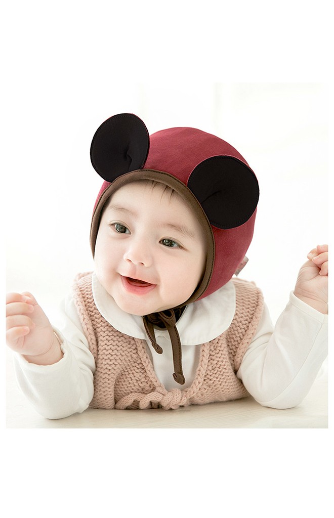หมวกผูกคางแต่งหูกลมด้านหลังปักมิกกี้ จาก GZMM
