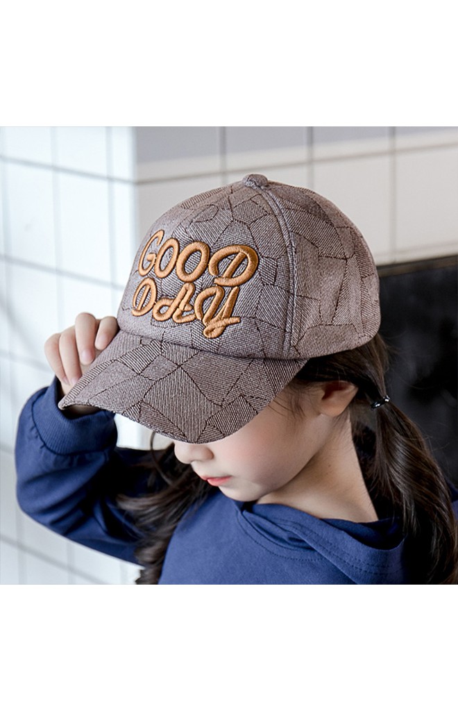 หมวกแก๊ปเด็กปัก GOOD DAY เนื้อผ้าลายเงาลื่น KUKUJI