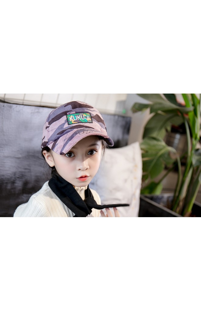 หมวกแก๊ปเด็กผ้ากำมะหยี่ลายพรางทหาร แต่งป้าย KUKUJI