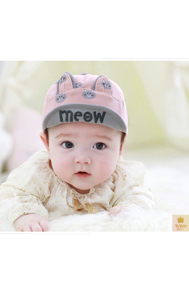 หมวกแก๊ปสกรีนแมวและปลา ใต้ปีกปัก meow จาก TUTUYA