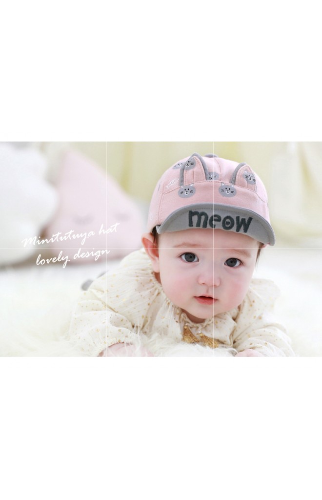 หมวกแก๊ปสกรีนแมวและปลา ใต้ปีกปัก meow จาก TUTUYA